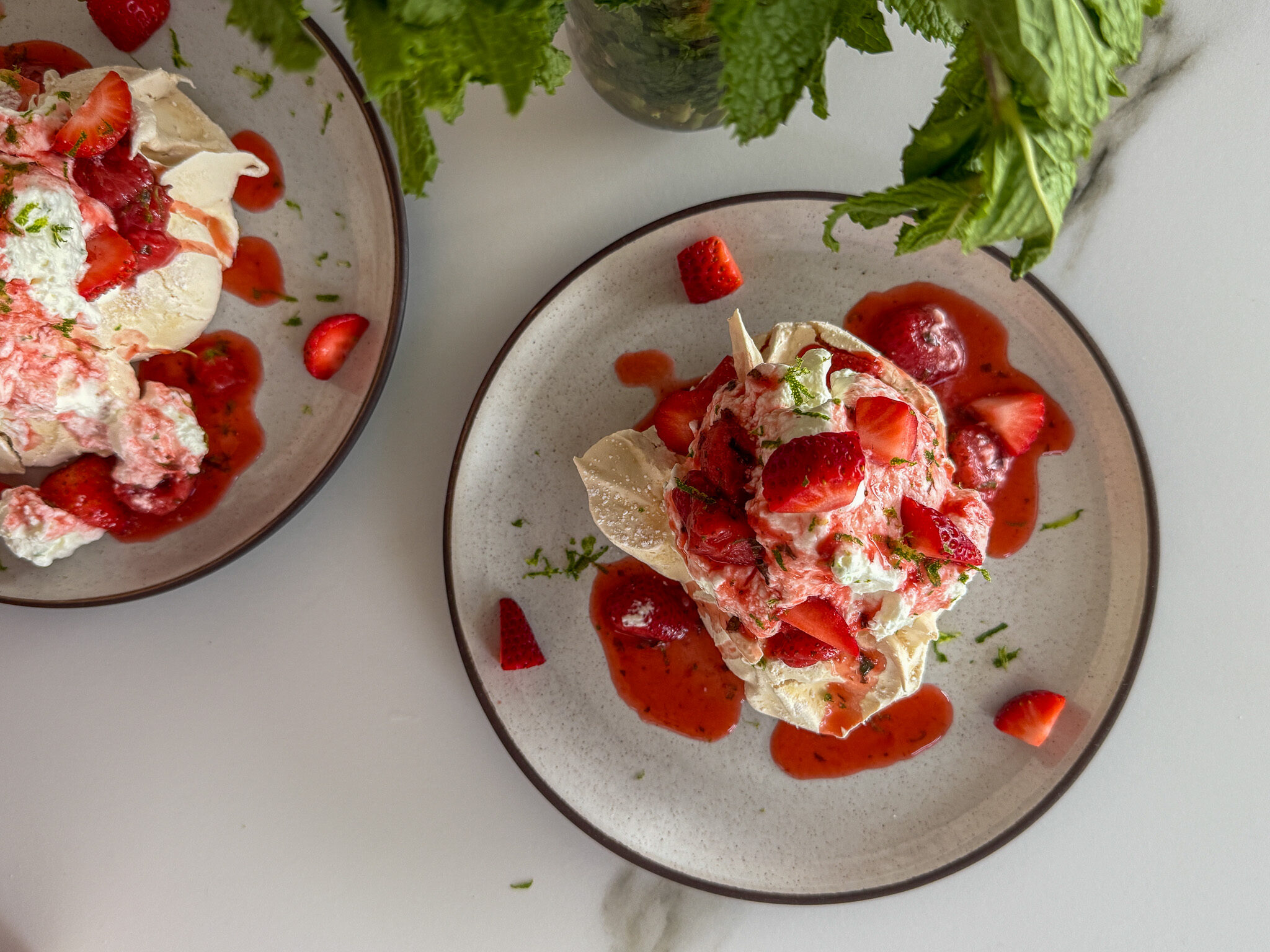 There’s something magical about a dessert that feels like a cloud and tastes like sunshine. Today, we’re making a true showstopper for your summer table: Strawberry Pavlova with Mint and Lemon. It’s fresh, fruity, airy… and just the right balance of crisp and creamy.