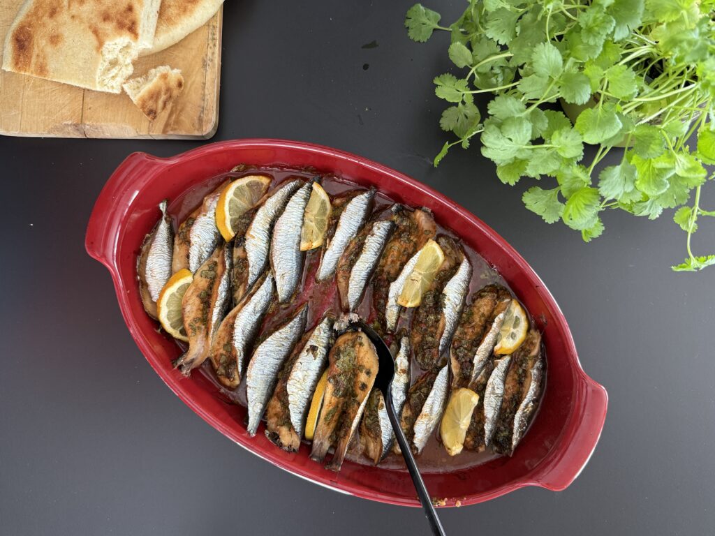 If you’ve ever wandered through the markets of a Mediterranean port city, you’ve likely come across the unmistakable aroma of fresh sardines grilling or roasting with bold spices. Today, we’re diving into a beloved North African dish: Sardines à la Dersa — a humble, economical, yet flavor-packed recipe that celebrates the best of the sea.