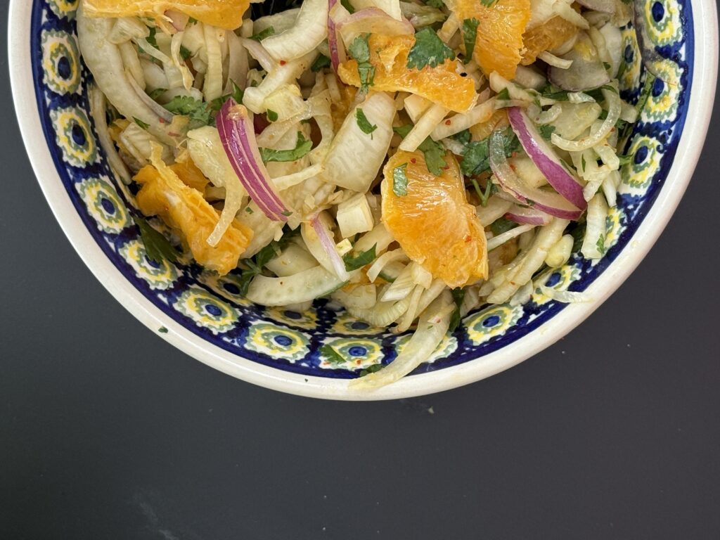 This Citrus Fennel Salad is just what you need. Inspired by Mediterranean and North African flavors, it combines thinly sliced fennel with juicy citrus segments, and a tangy vinaigrette. It’s simple, vibrant, and 100% plant-based — perfect as a starter or light lunch.