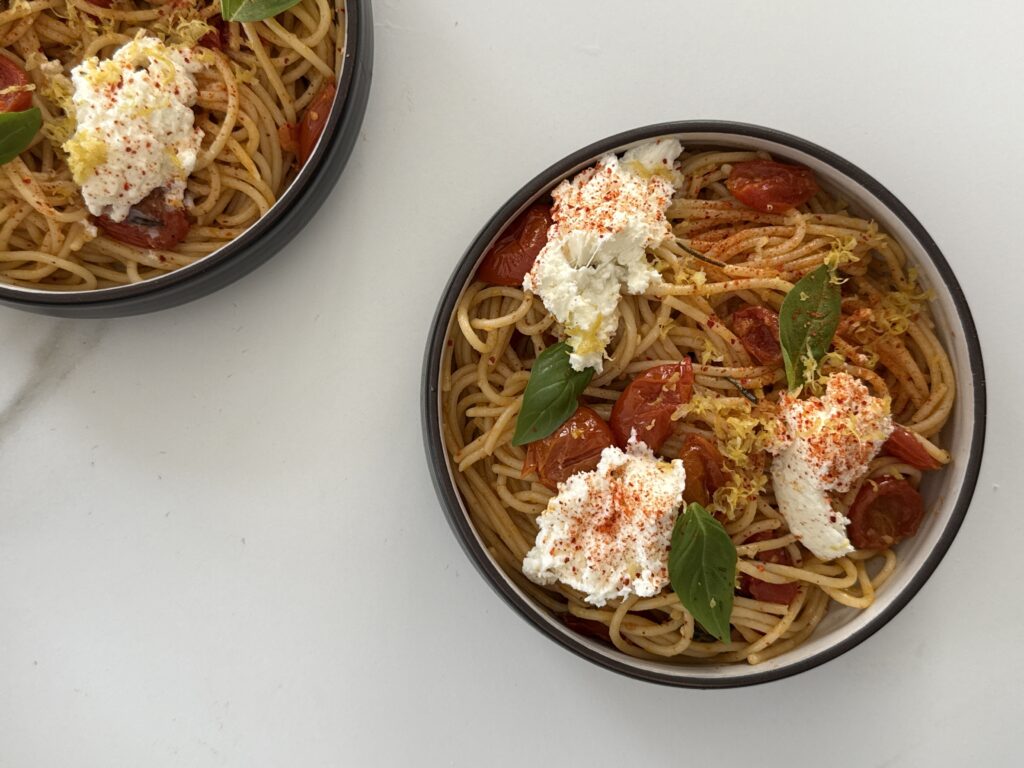 A marriage of sun-kissed flavors — slow-roasted tomatoes, bright lemon juice, smoky stracciatella, and fresh basil. It’s summer in a bowl, and ready in under 30 minutes (especially if your tomatoes are already confit!).