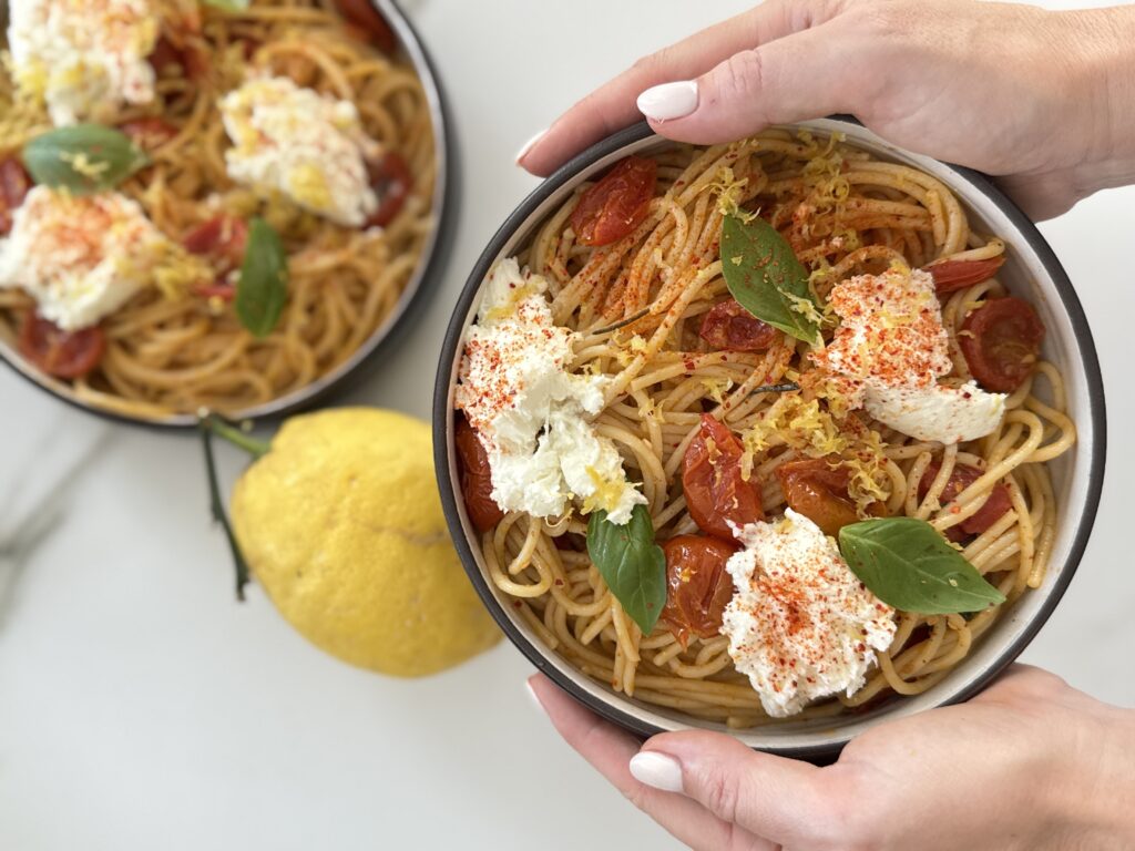 A marriage of sun-kissed flavors — slow-roasted tomatoes, bright lemon juice, smoky stracciatella, and fresh basil. It’s summer in a bowl, and ready in under 30 minutes (especially if your tomatoes are already confit!).