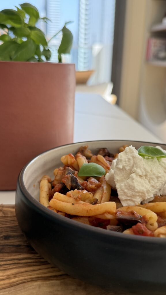 Looking for an easy, feel-good pasta dish that brings the taste of Italy straight to your kitchen? Pasta alla Norma is a traditional Sicilian recipe made with roasted aubergines, a rich tomato sauce, and plenty of cheese. It’s vibrant, satisfying, and perfect for a comforting weeknight meal.