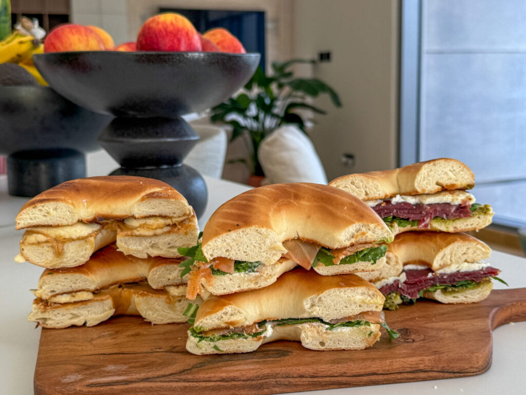 Easy, tasty & ready in 2 minutes There’s something magical about bagels — that perfect balance between chewy and soft, ready to be filled with anything you crave. Whether you’re in the mood for something savory, fresh, or sweet, here are 3 of my go-to bagel toppings that are always a hit at home.