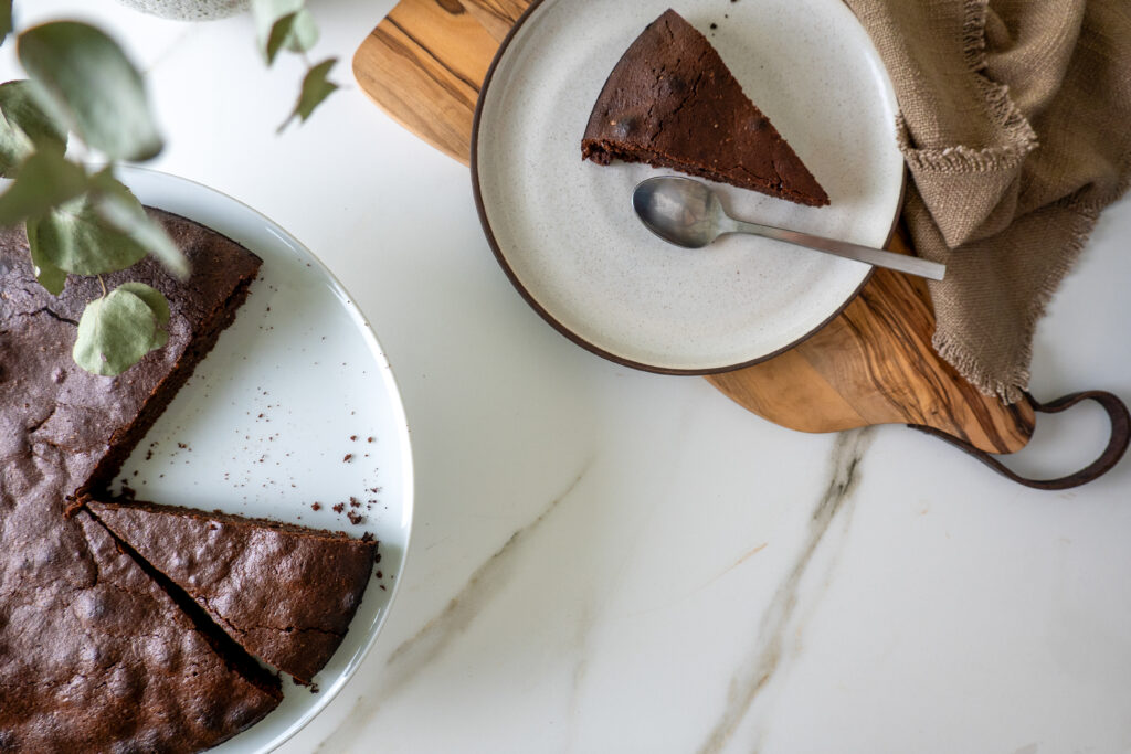 Some recipes never go out of style — they’re passed down through generations, carrying the warmth of family and the sweetness of simple moments. This Chocolate Delight is one of those: a soft, melt-in-your-mouth texture, a hint of almond, and the deep aroma of dark chocolate filling the house with comfort. It’s the kind of dessert you make on a cozy Sunday afternoon with the kids, or share with friends over coffee — rich, generous, and timeless.