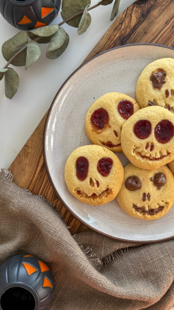 Today, my daughter and I had so much fun baking these spooky little treats together — the perfect sweet activity for Halloween! 👻 Not only are they adorable and slightly creepy, they’re also super simple to make, and deliciously buttery with a fun jam or Nutella twist inside. Whether you’re baking with your kids, prepping a Halloween party, or just craving something festive and fun — this is the recipe to save!