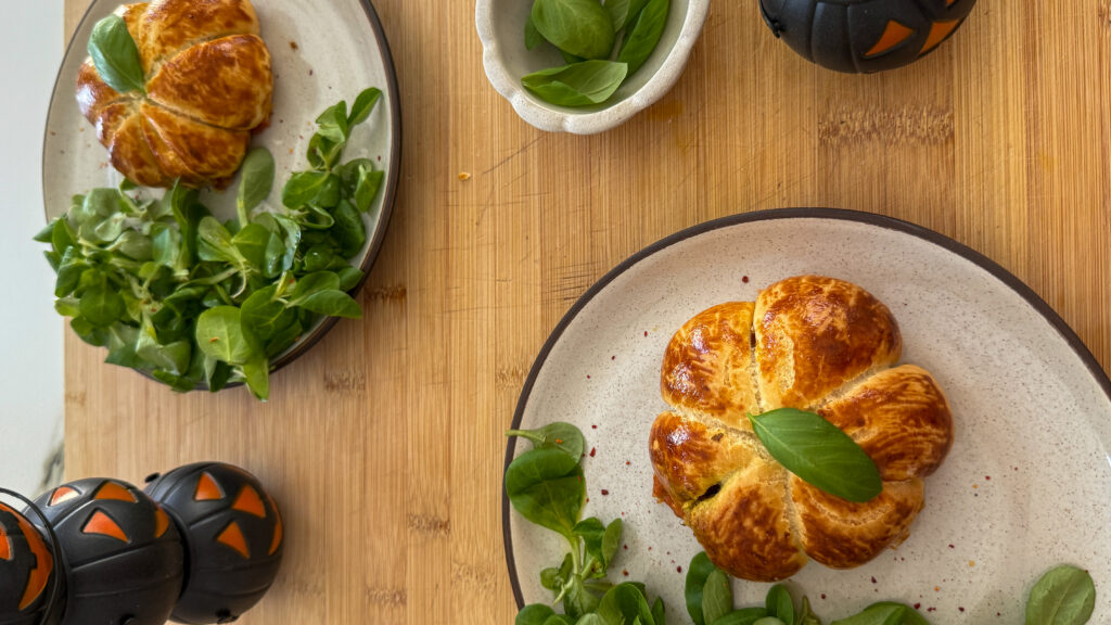 There’s something truly magical about cooking with your child — especially when the kitchen turns into a little Halloween workshop. Today, my daughter asked if we could make a “Halloween surprise.” So we rolled up our sleeves and got creative with a recipe that’s festive, fun, and perfect for spooky season: Mini Pumpkin Pizzas! 🍕🎃