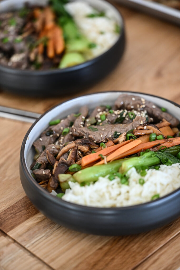If you’re looking for a quick, comforting, and ultra-flavourful dinner, this sesame stir-fried beef is the perfect choice. It’s tender, glossy, packed with umami… and ready in under 25 minutes. This dish has become one of my favourite weeknight recipes because it combines simplicity, speed, and big flavours — exactly what busy evenings call for. Let’s cook!