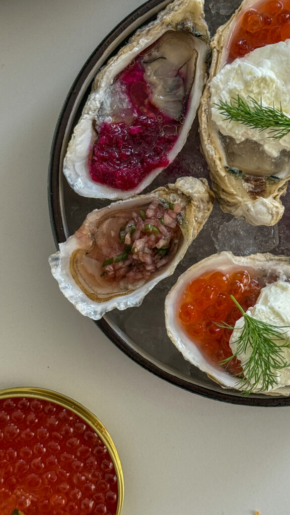 Huîtres de Noël : 3 assaisonnements festifs pour sublimer votre apéritif